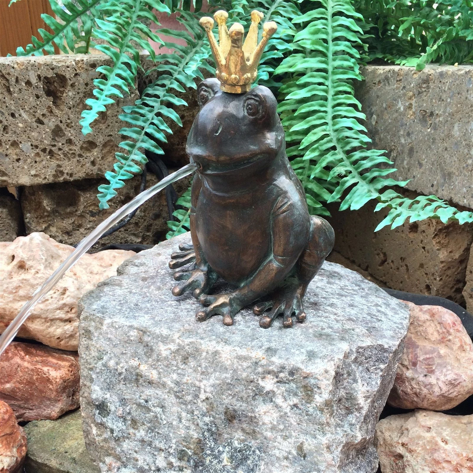 Gartenfigur "Froschkönig Ratomir" Mit Vergoldeter Krone Von Rottenecker, Bronze, Höhe: 17 Cm 3 Gartenfigur "Froschkönig Ratomir" Mit Vergoldeter Krone Von Rottenecker, Bronze, Höhe: 17 Cm
