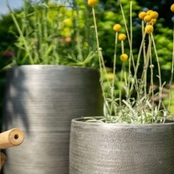 Pflanzgefäß 'Rowen', Silber, Ø 31 X H 55 Cm -Fashion Garden Store 3210801635 3210801636 3210801637 3210801638 Pflanzgefaess Rowen silber 13 115030